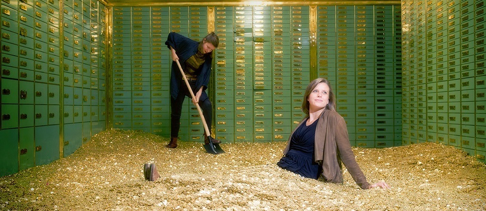 Înot în bani Earning A Lot Of Money