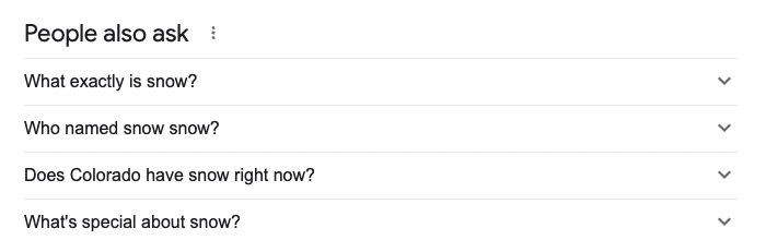 Google SERP 中“人們也問”部分的示例