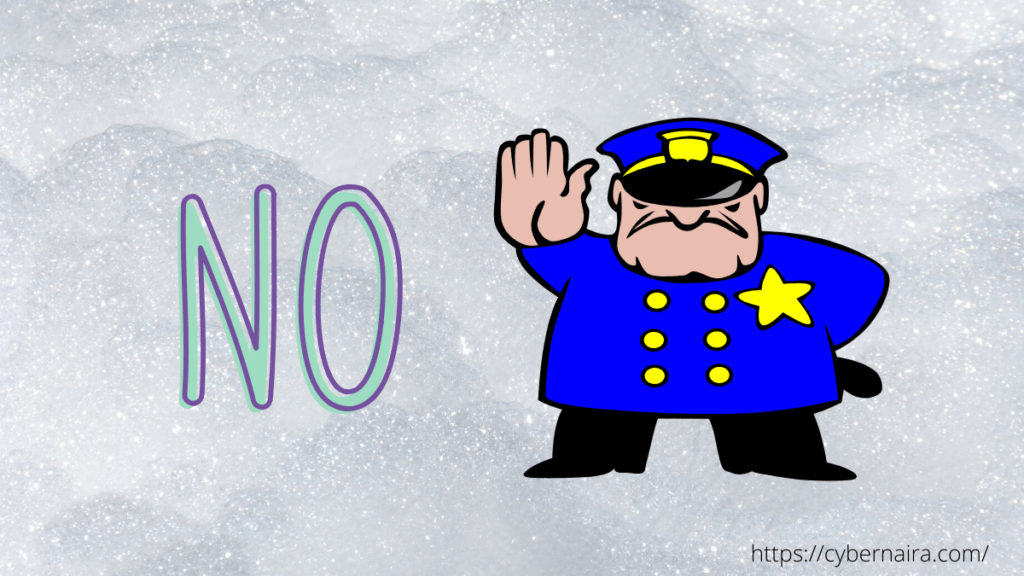 oficial de policía haciendo la señal de stop