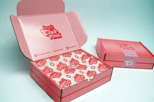 Club Pink-Verpackung mit ihrem Marken-Hashtag