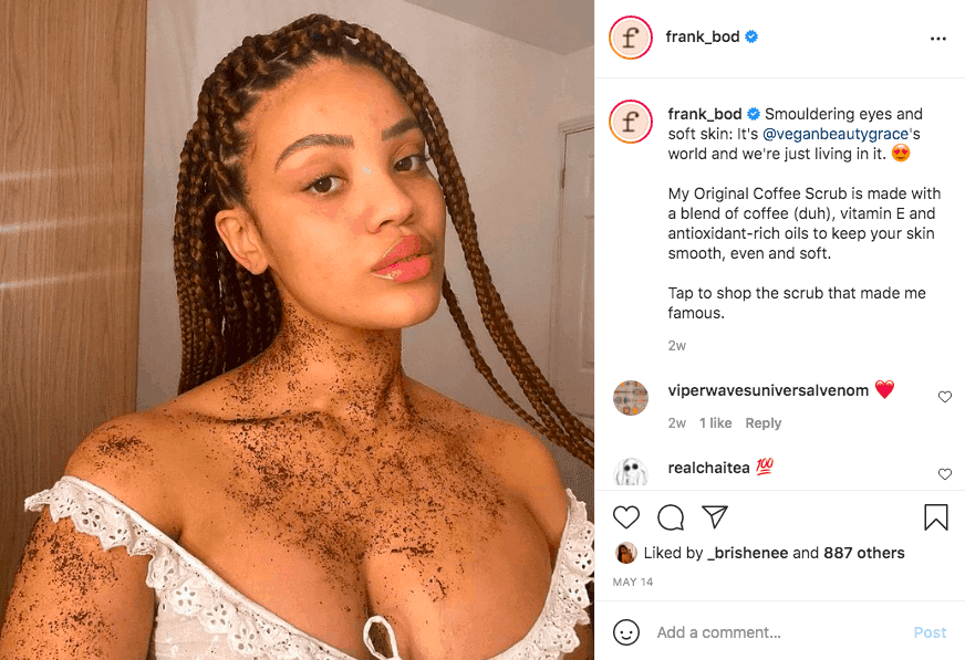 Ejemplo de UGC de Frank_bod promocionando a un cliente usando su exfoliante de café en su Instagram