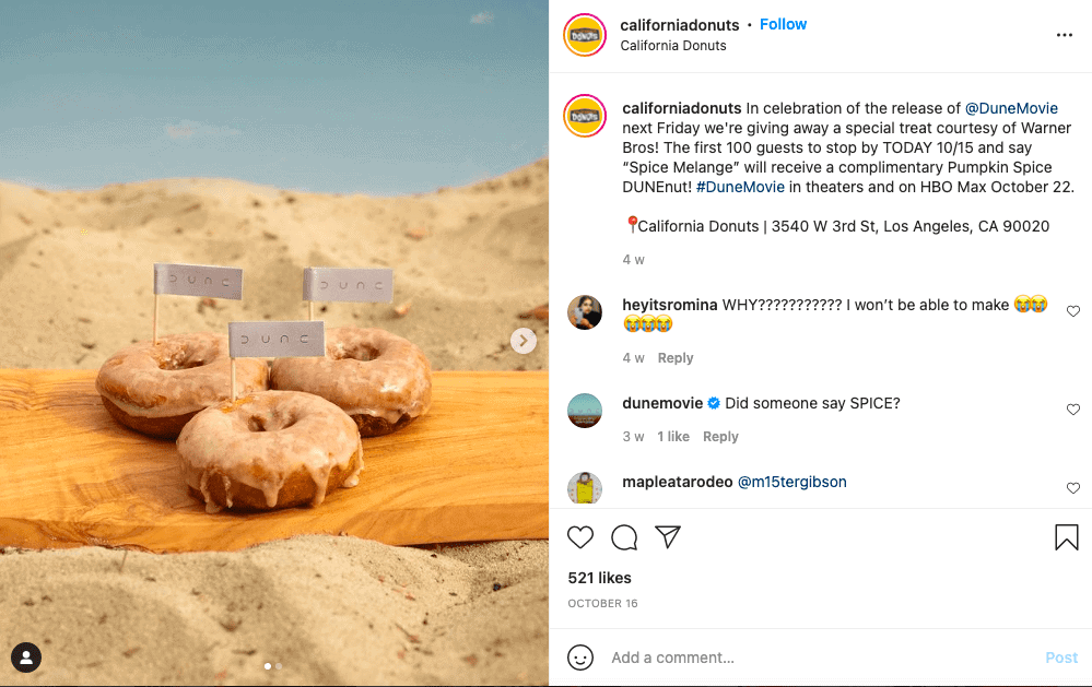 California Donuts cu o poză cu trei gogoși pe plajă