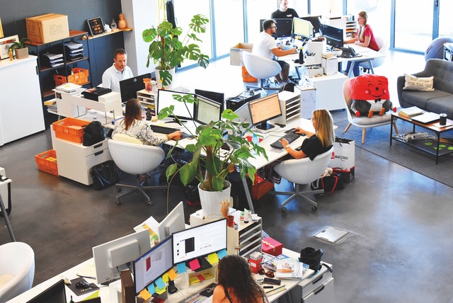 10 maneras en que un lugar de trabajo inclusivo ayuda a elevar la motivación de los empleados