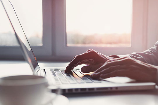 laptop-desk-work-office-seo-marketing-design-dezvoltare