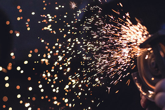 peralatan-logam-alat-industri-mesin-manufaktur-pekerja-produksi-robotika