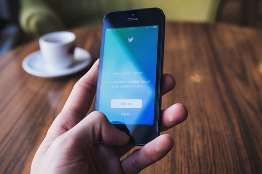 смартфон apple iphone - социальные сети - твиттер