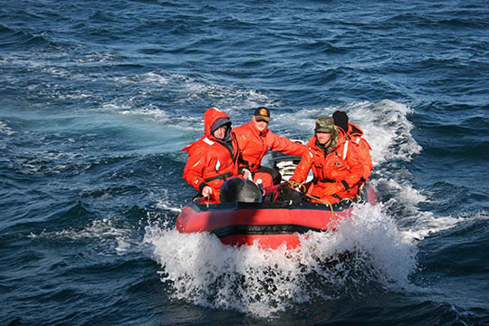 Penyelamatan-tim-perahu-kelompok-kerja tim-keselamatan-risiko-kepercayaan