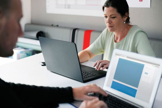 business-desk-empregado-escritório-trabalho-estratégia