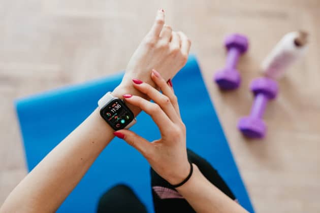 يمكن ارتداؤها-التكنولوجيا-smartwatch-smartband-health-fitness-mobile-app-development-اتجاهات
