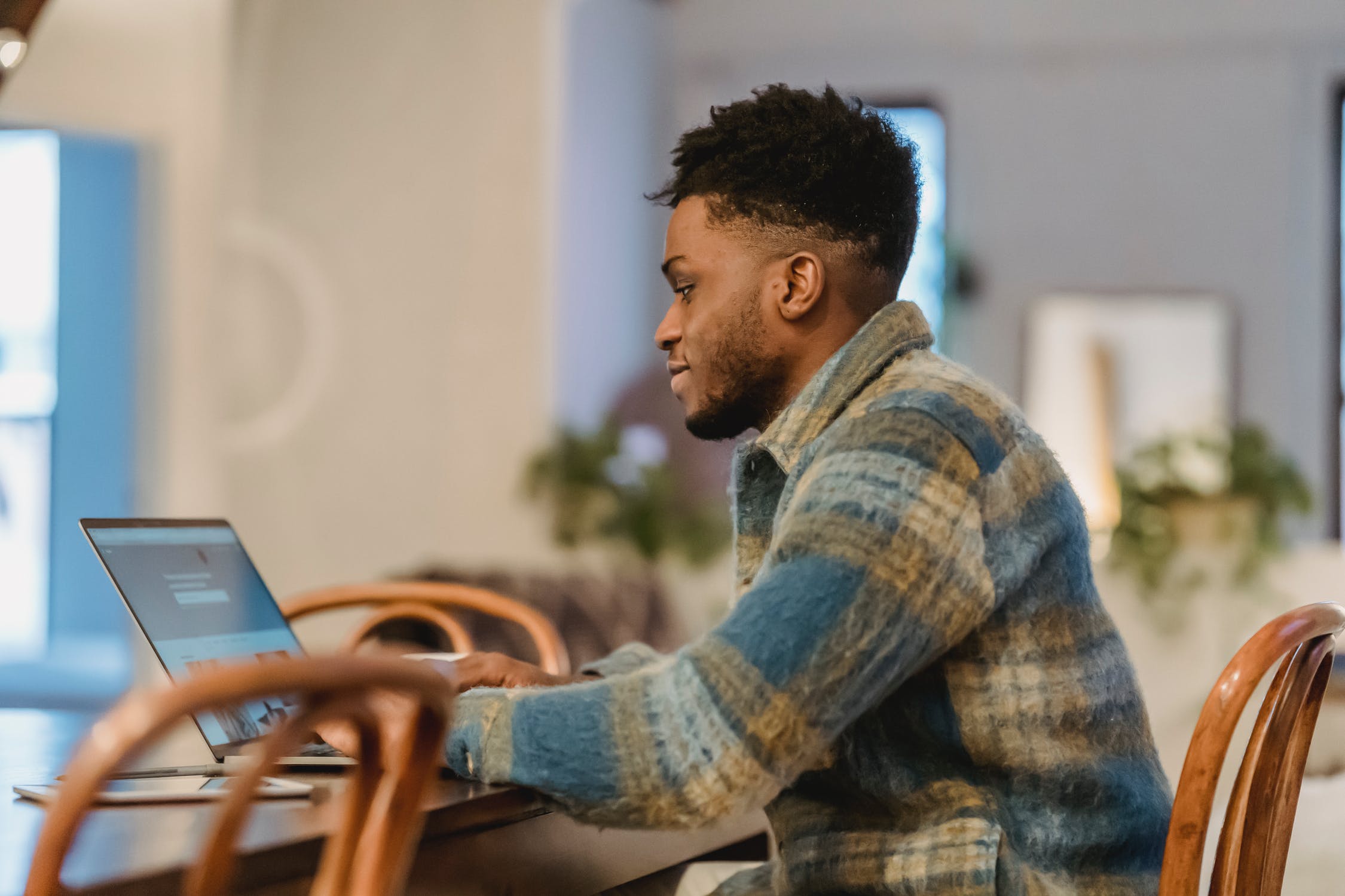 Exemple de persona d'acheteur SaaS - Logiciel de conception : Ethan, concepteur UX