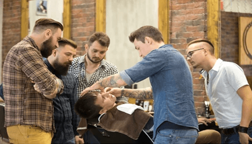 Umiejętności wymagane do udanej kariery fryzjerskiej | Tycoonstory Media Skills Required for a Successful Barbering Career Barber