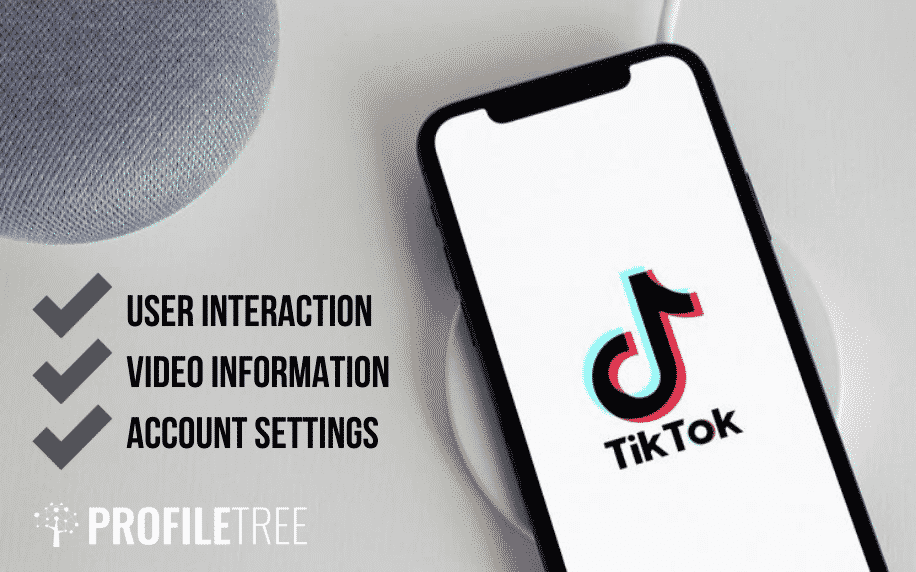 szare tło z czarnym telefonem z ikoną tiktok na ekranie