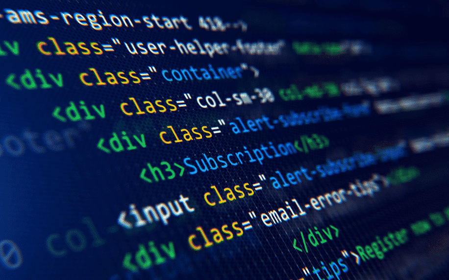 شاشة كمبيوتر مع كود HTML