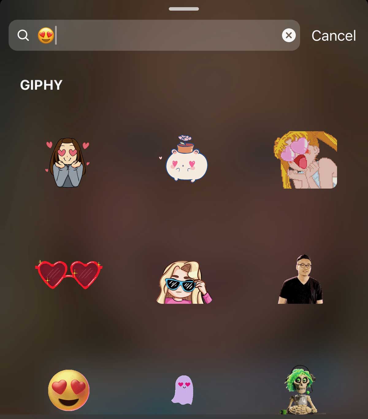 絵文字を入力するときのステッカーの検索結果。