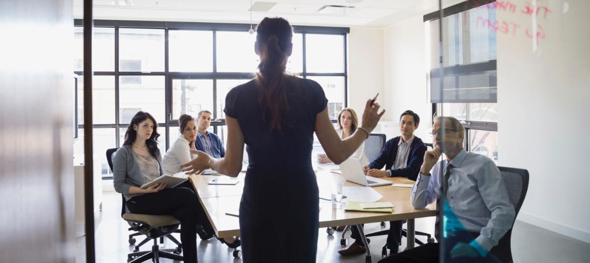 Femme développant des professionnels