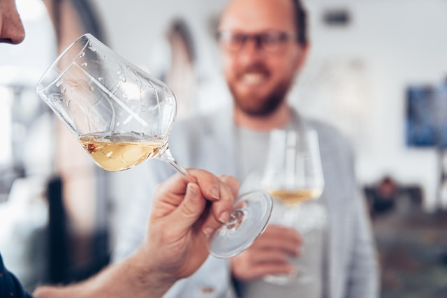 idea de recaudación de fondos de cata de vinos