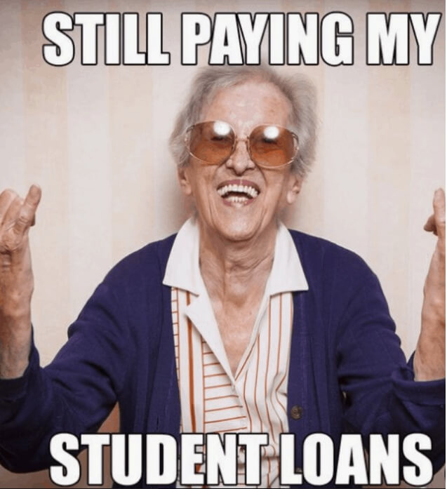 yaşlı kişi hala öğrenci kredisi ödüyor