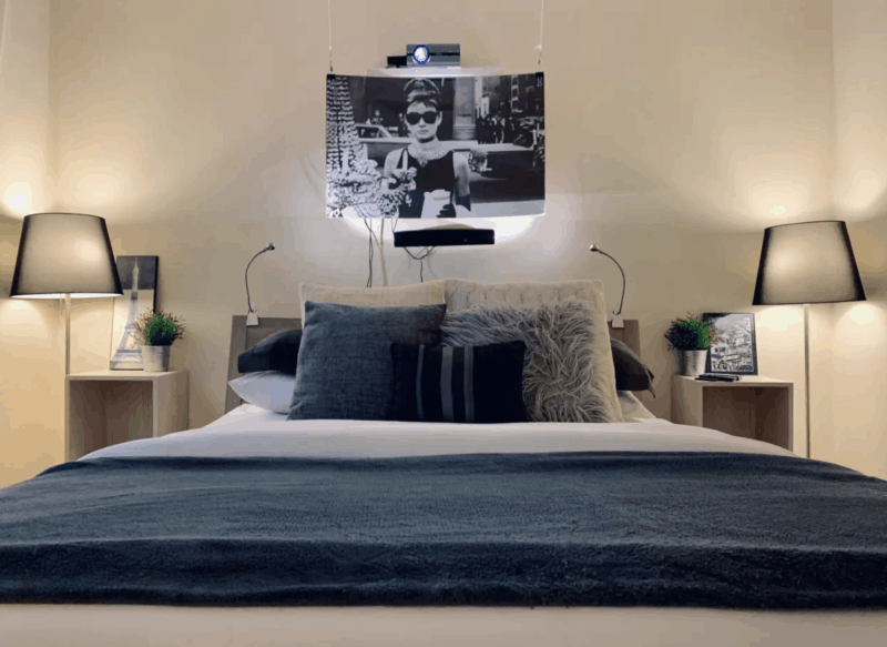 Ta sypialnia jest przykładem domu, w którym jako gospodarz AirBnB panuje zbędna robota.