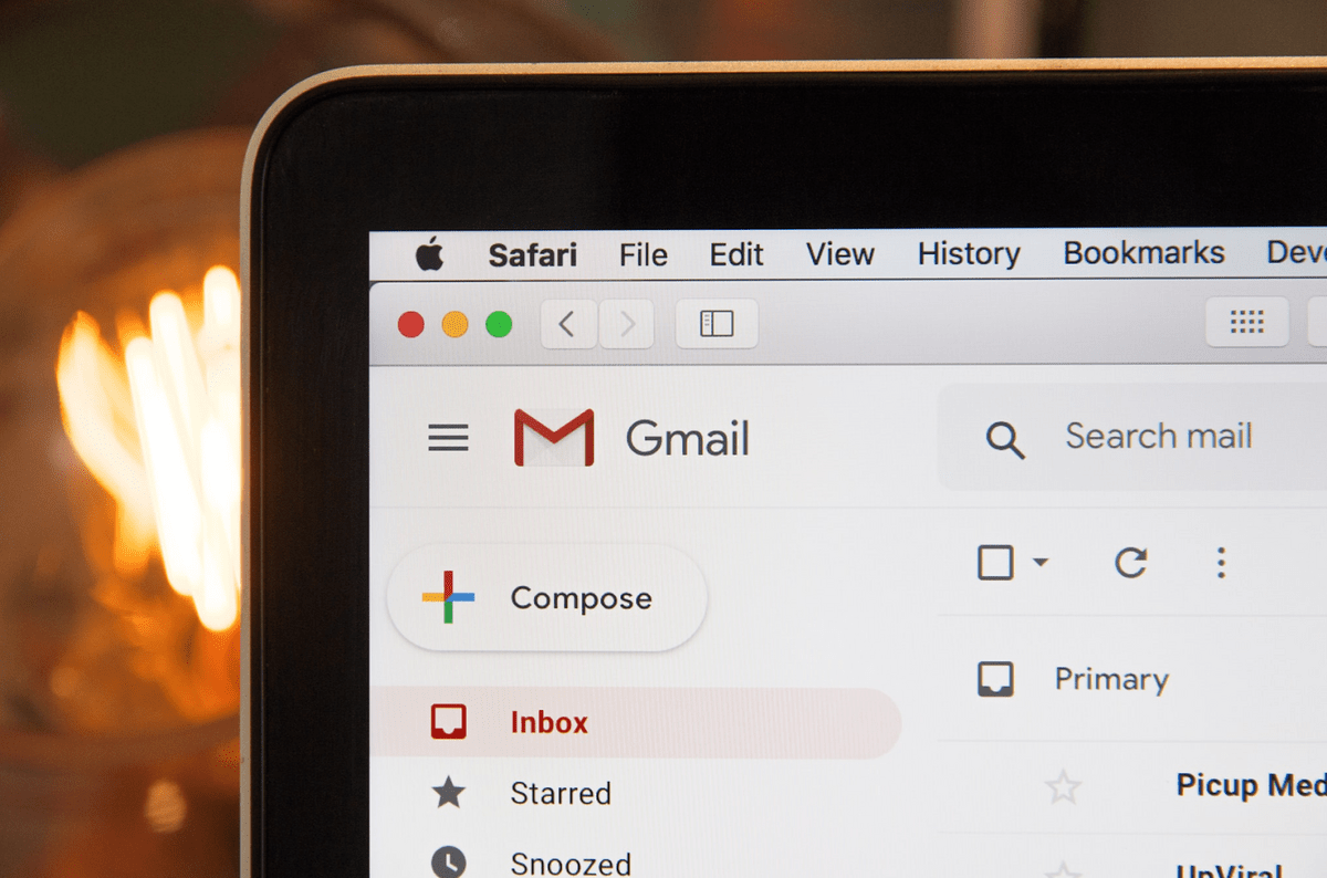 Gmail 屏幕一角的照片