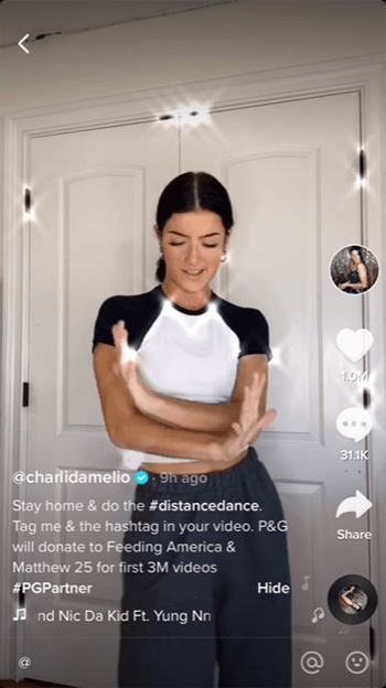 Postingan dari Charli D'amelio untuk Procter & Gamble - kampanye #Distancedance