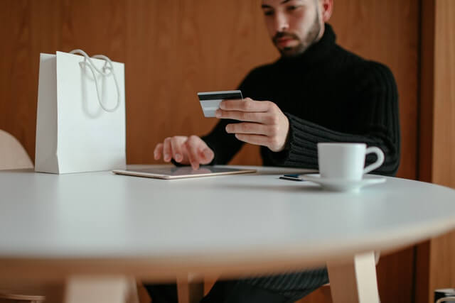 Survei suara pelanggan untuk pelanggan online Anda