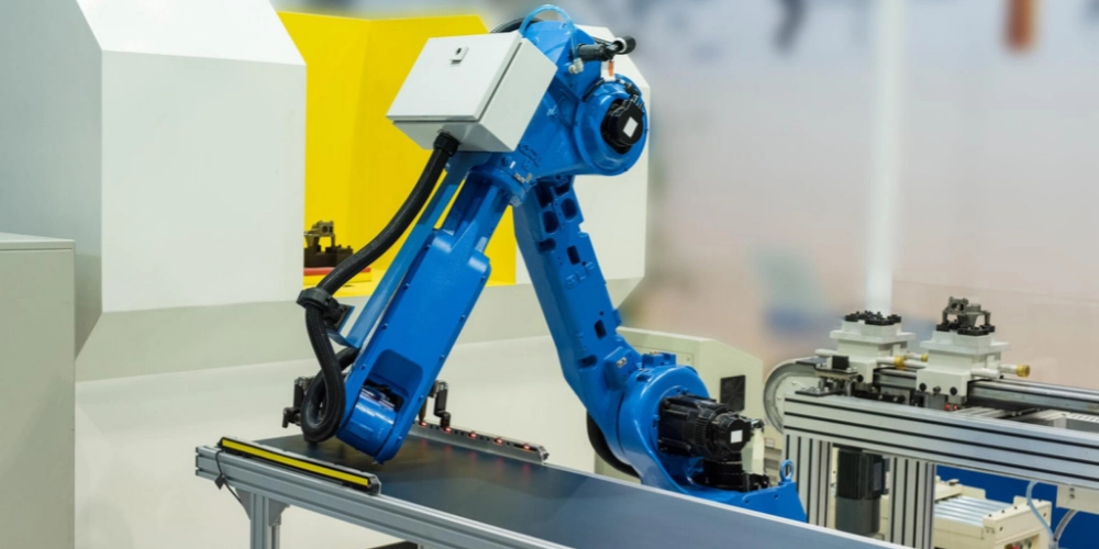 IIoTが操作するロボットアーム