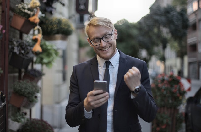 Quais são os prós e contras do SMS empresarial?