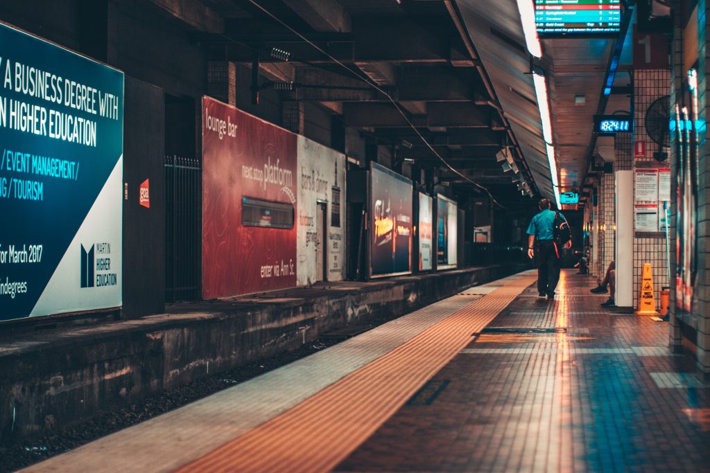 Werbung für U-Bahn-Stationen - Die Bedeutung von Fließtexten in der Werbung - Copify Blog
