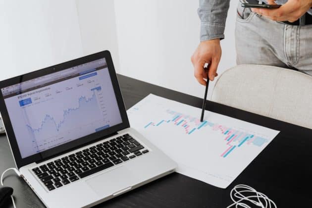 Criptovalute-gestione-dati-grafico-elettronico-statistiche-portatile