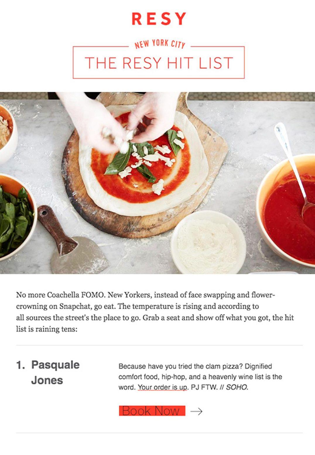 Nell'esempio seguente, Resy suggerisce la pizza a New York e arriva persino a offrire un codice coupon che i lettori possono utilizzare.