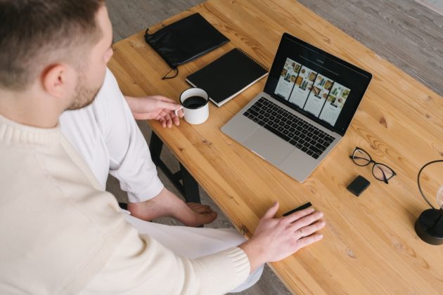 travail-à-domicile-ecommerce-business-laptop-internet-ux-design-business-website