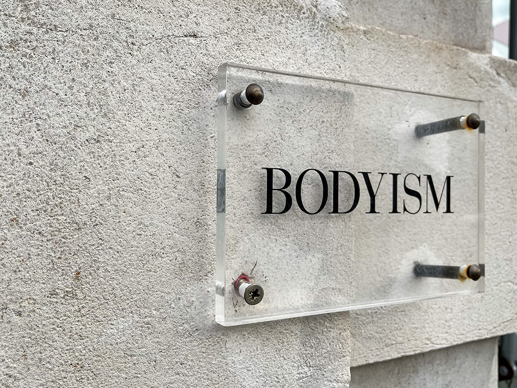 Apa yang membuat desain signage yang baik?