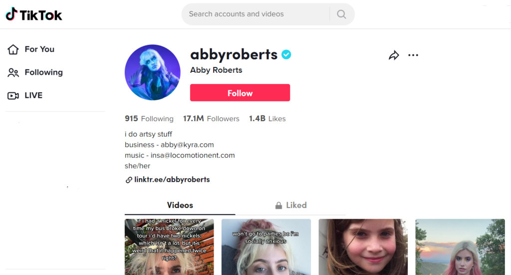 Abby Roberts é uma maquiadora e musicista de 20 anos