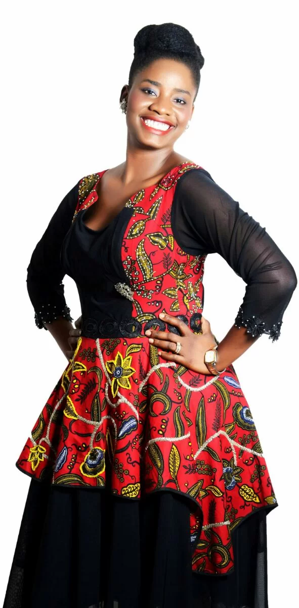 Entrevista com OLATORERA ONIRU, CEO DRESSMEOUTLET.COM