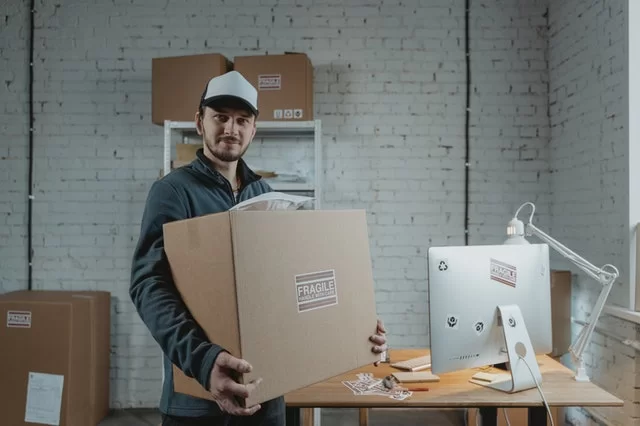 Apa Cara Tercepat untuk Mengirim Paket?