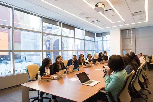 Como melhorar o ambiente de trabalho para os funcionários