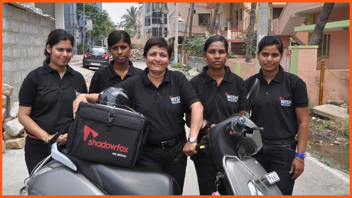 Agentes de entrega femininos da Shadowfax Technologies
