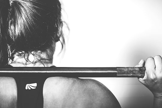 deportes-fitness-entrenamiento-ejercicio-entrenamiento-fuerza-potencia-gimnasio-levantamiento de pesas