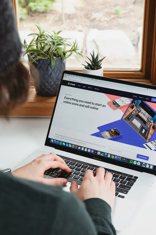 De ce piața globală de comerț electronic este o imagine importantă