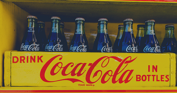 beber coca cola