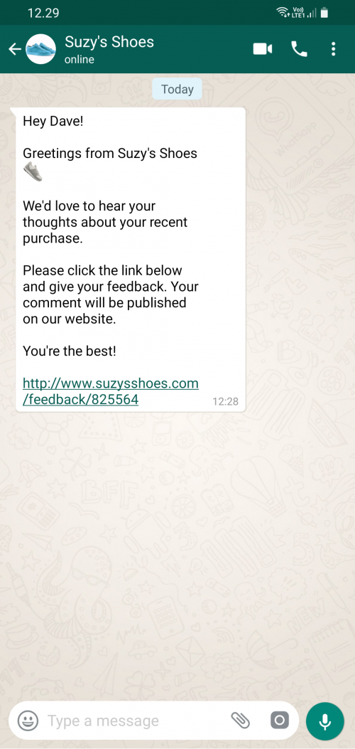 Conversație WhatsApp automatizată cu un mesaj de solicitare de feedback