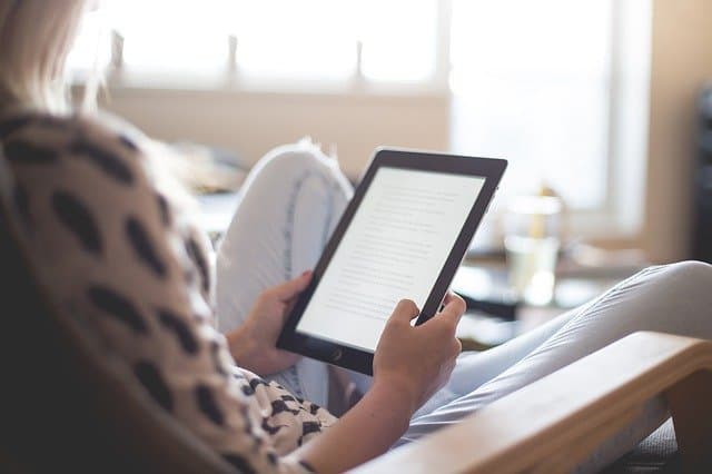 محتوى المستخدم التسويقي قراءة كتاب إلكتروني من علامة تجارية