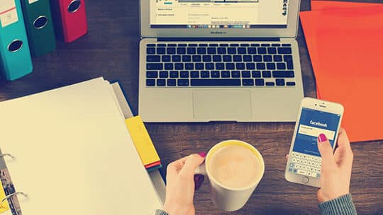 apps-business-commerce-desk-facebook-office-social-media-marketing-technologie
