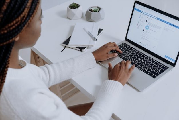 Cara Efektif Menggunakan Pemasaran Ulang Facebook untuk Mendorong Penjualan dan Prospek