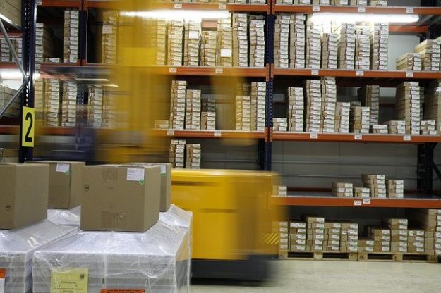 Cómo las soluciones de montaje y equipamiento pueden ayudar en el cumplimiento del comercio electrónico
