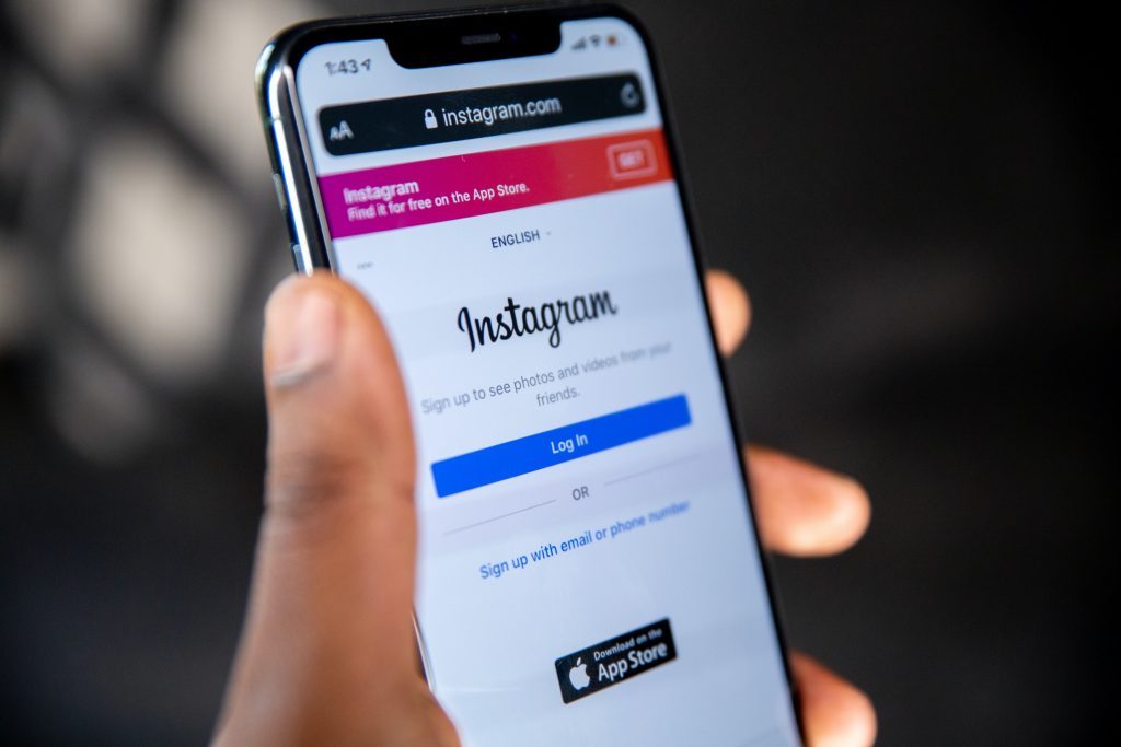 Prim-plan al Instagram pe un smartphone
