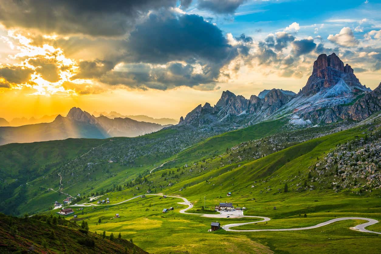 İtalyan Alpleri'ndeki Pass Giau'nun fotoğrafı