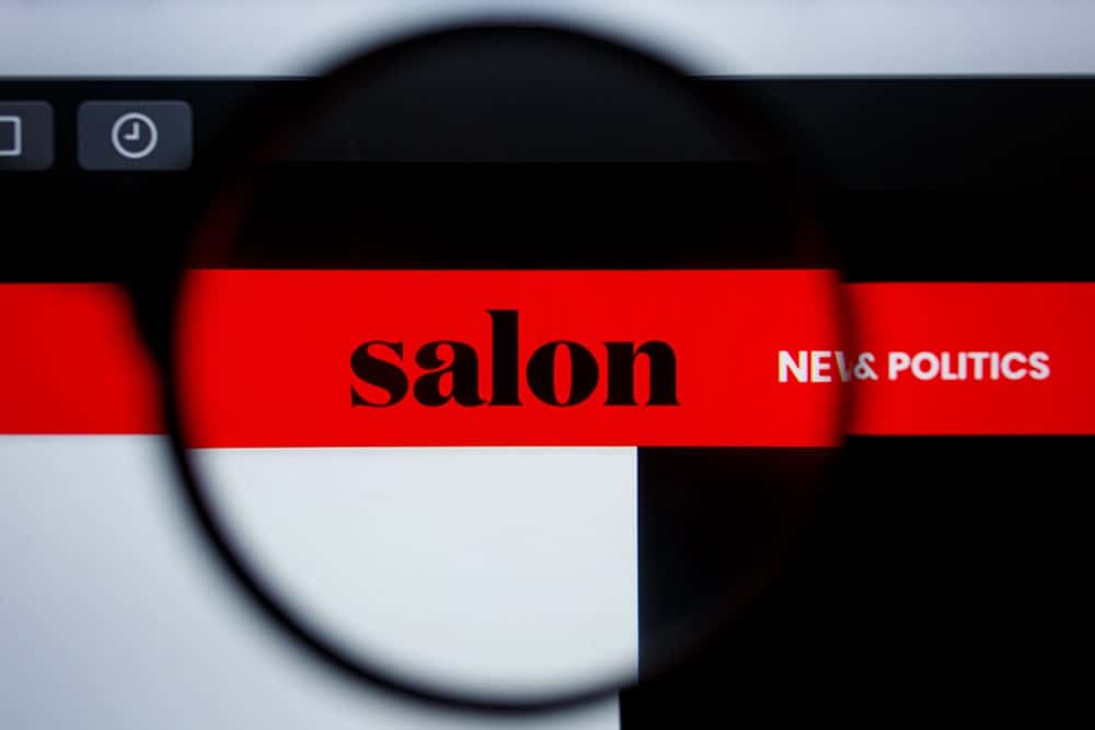Site Web du salon affiché sur un écran d'ordinateur.