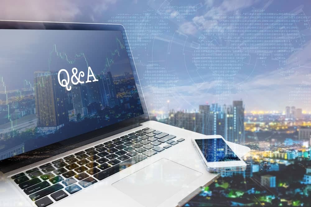 Site Web de questions-réponses affiché sur un écran d'ordinateur portable.