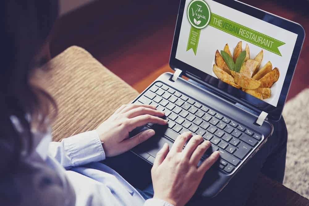 Site Web du restaurant affiché sur un écran d'ordinateur portable.